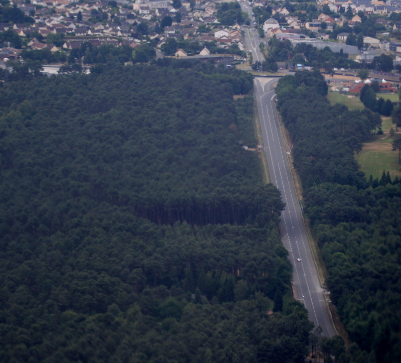 Illustration for article titled The 24 Hours Of Le Mans Is Unbelievable From The Air